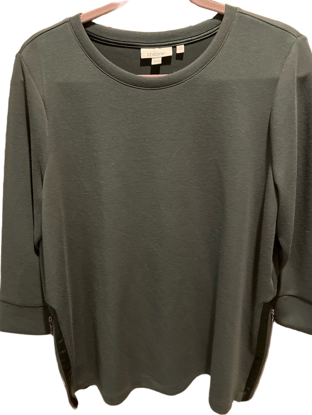 15. WOMENS CHICO’S ZENERGY 2/L DETAIL TOP